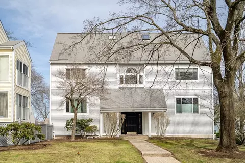 293 Temple St #101, Boston, MA 02132