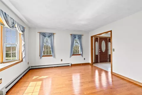 19 Crestview Dr, Mendon, MA 01756 photo 5