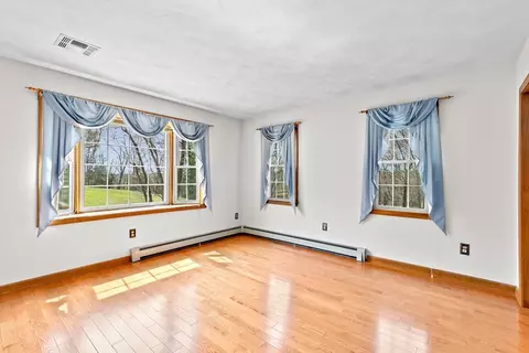 19 Crestview Dr, Mendon, MA 01756 photo 4