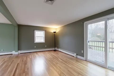 61 Mill St, Pepperell, MA 01463 photo 8