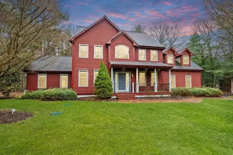 2 Plumfield Ln, Bridgewater, MA 02324