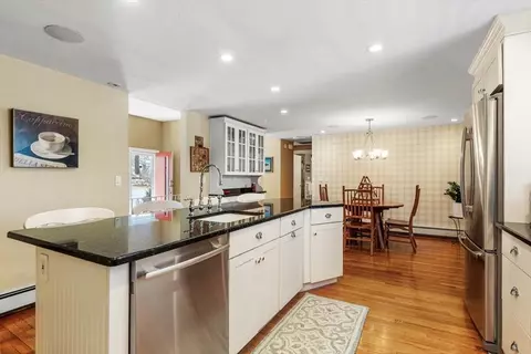Kitchen - 7 Peter Hobart Dr, Hingham, MA 02043 photo 4 of 4