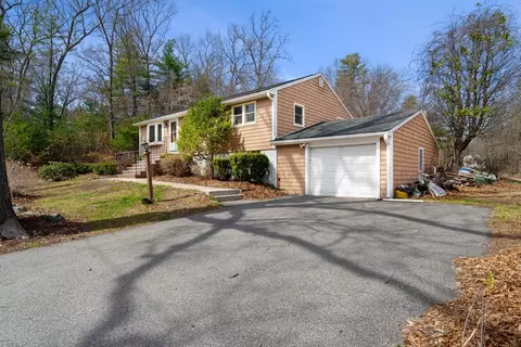83 Thurlow St, Georgetown, MA 01833