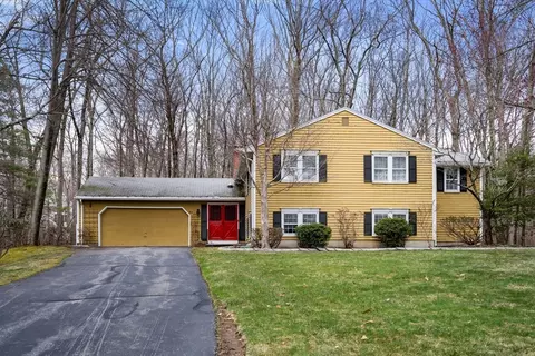 3 Briarcliff Dr, Hopkinton, MA 01748
