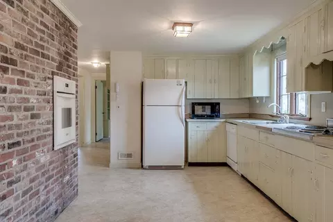 185 Wakefield St, Reading, MA 01867 photo 13
