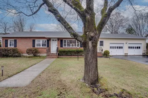 12 Upland Rd, Newburyport, MA 01950