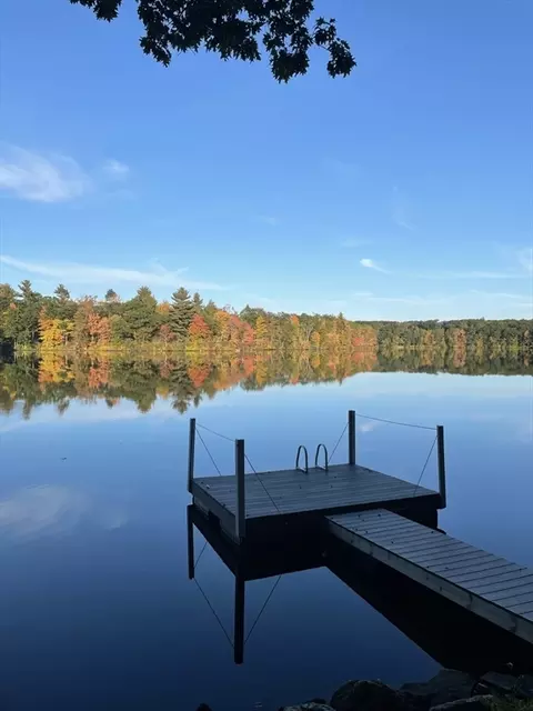 60 Lake Sargent Dr, Leicester, MA 01524