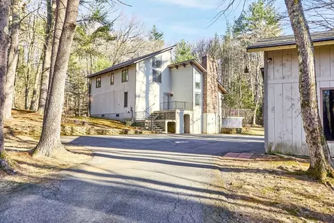 22 Briggs Rd, Petersham, MA 01366