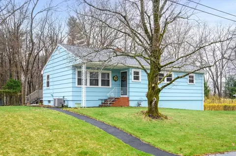 2 Blueberry Hill Rd, Groveland, MA 01834