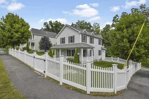 50 Pierce Ave, Worcester, MA 01605