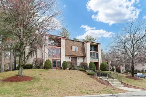 4 Greenbriar Dr #205, North Reading, MA 01864