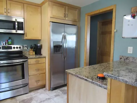 Kitchen - 25 Stone St, Middleboro, MA 02346 photo 2 of 2