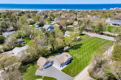 13 Hippogriffe Rd, Dennis, MA 02638