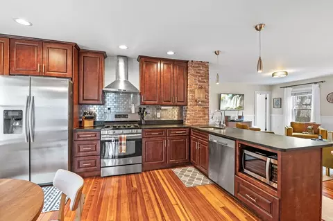 27 Dunlap St #2, Salem, MA 01970