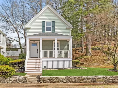 54 Pine St, Wakefield, MA 01880