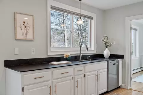 1 Roosevelt Dr, Acton, MA 01720 photo 9