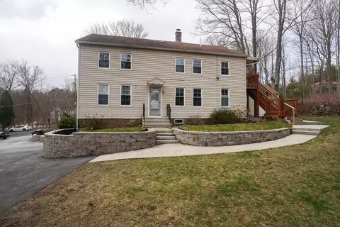 10 School St, Sturbridge, MA 01518