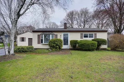 8 Dorothy Ave, Bellingham, MA 02019