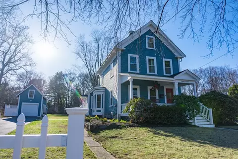 17 Lovers Ln, Medway, MA 02053