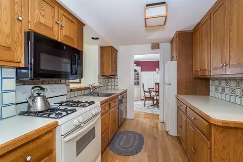 77 Parker Rd, Wellesley, MA 02482 photo 12