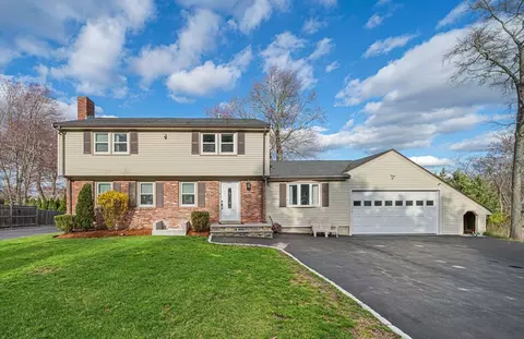 28 Hampden Dr, Norwood, MA 02062