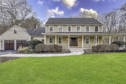 118 Ash St, Hopkinton, MA 01748