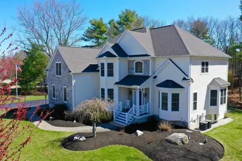 8 Cotton Tail Ln, Franklin, MA 02038