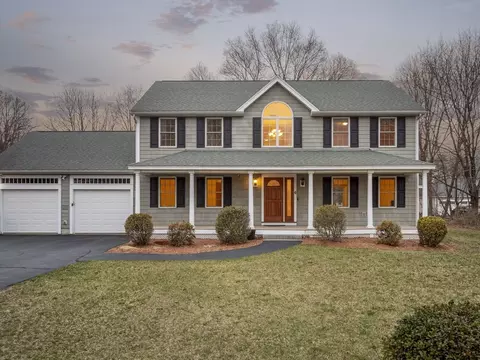 6 Parkhurst Rd, Chelmsford, MA 01824