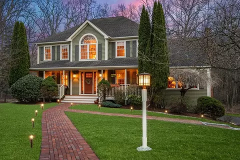 5 Newton Ln, Ashland, MA 01721