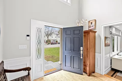 33 Sunhill Ln, Newton, MA 02459