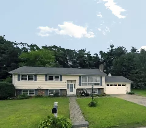 12 Vincent Rd, Grafton, MA 01536