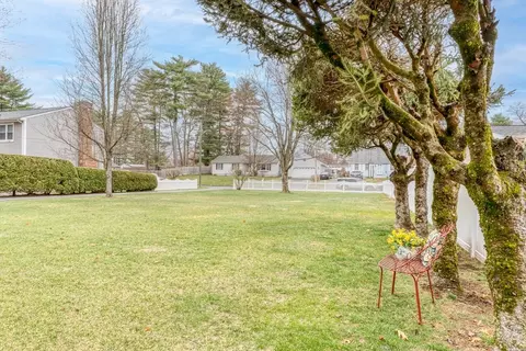 27 Jordan St, Springfield, MA 01129 photo 4