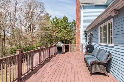 Exterior - 3 Chieftain Ln, Natick, MA 01760 photo 5 of 6