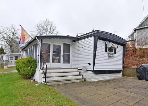 58 Kins Ct, Onset, MA 02558