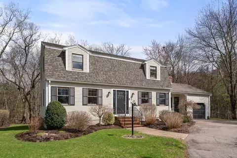 11 Elizabeth St, Canton, MA 02021