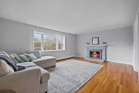 34 Spencer Dr, Plymouth, MA 02360