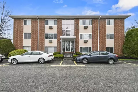 4 Albert Dr #5, Woburn, MA 01801