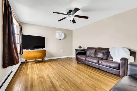 Living - 16 Marble Rd, Sutton, MA 01590 photo 2 of 4