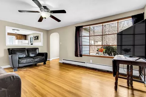 Living - 16 Marble Rd, Sutton, MA 01590 photo 3 of 4