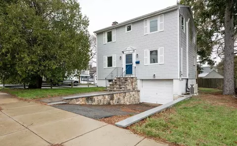 52 Broadway, Stoneham, MA 02180