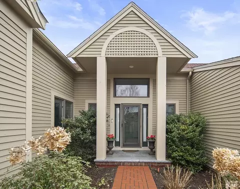 7 Wainwright Rd #117, Winchester, MA 01890