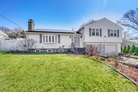 25 Cleghorn Ln, Tewksbury, MA 01876