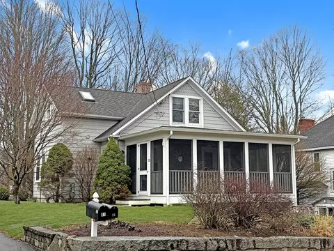 25 High St, Holliston, MA 01746