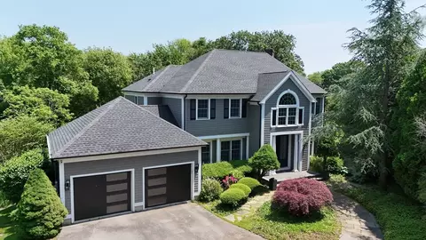 3 E High St, Dartmouth, MA 02748
