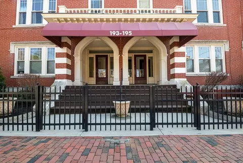 195 Lafayette St #4, Salem, MA 01970