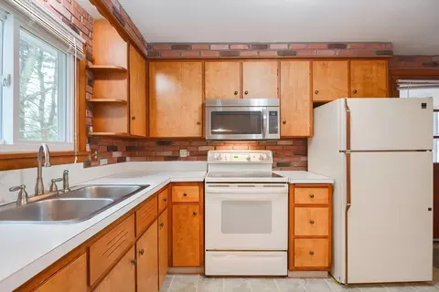 10 Smith St, Attleboro, MA 02703 photo 12