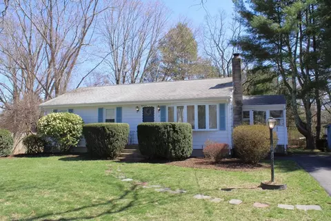 10 Smith St, Attleboro, MA 02703