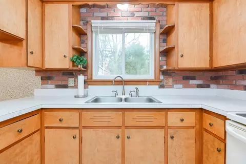 10 Smith St, Attleboro, MA 02703 photo 17