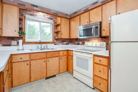 10 Smith St, Attleboro, MA 02703 photo 11