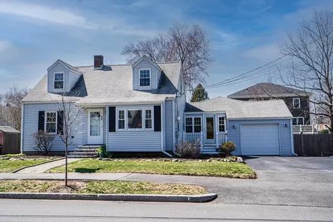 15 Drury Ln, Wakefield, MA 01880